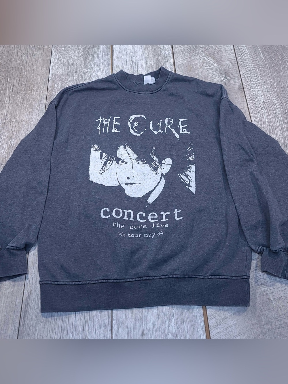 the Cure concert women’s graphic oversized sweatshirt xs but fits large